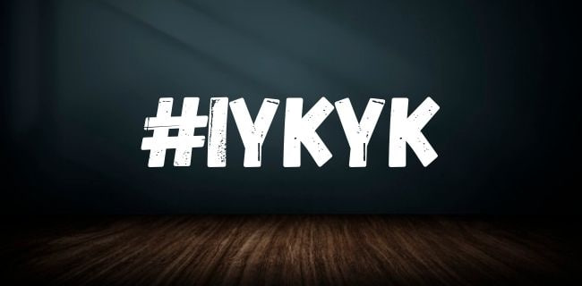 YKYK는 무엇을 의미합니까? 그리고 "IYKYK"는 어디에서 유래했습니까?